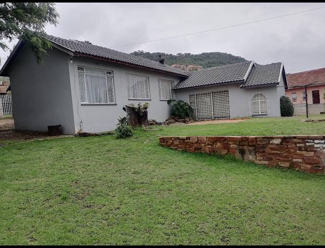 3 bed property to rent in WINCHESTER HILLS